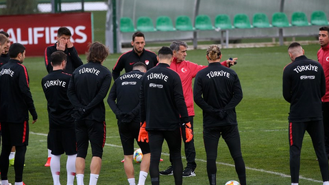 Milliler, Arnavutluk deplasmanında