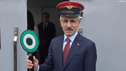 Bakan Uraloğlu: Demir yolu ağımızı 2028'e kadar 17 bin 500 kilometreye yükseltmeyi hedefliyoruz - Internet Haber