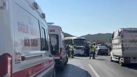 Gaziantep'te 3 araç çarpıştı: 1 ölü, 3 yaralı...