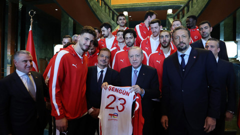 Cumhurbaşkanı Erdoğan, A Milli Erkek Basketbol Takımı'nı kabul etti