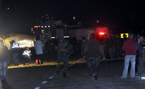 Beton mikseri polisleri ezdi: 6 ölü - Resim: 3