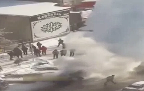 Bişkek'teki Türk Büyükelçiliği önünde patlama! İşte ilk görüntüler... - Resim: 0