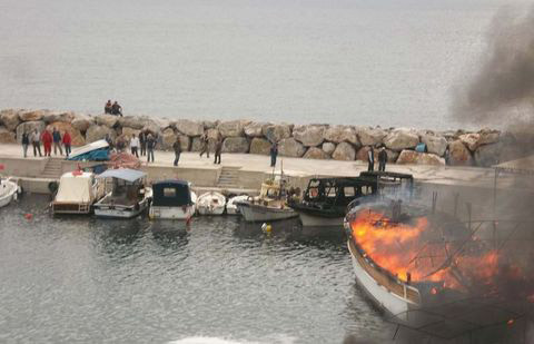 İzmir'de 19 tekne kül oldu - Resim: 2
