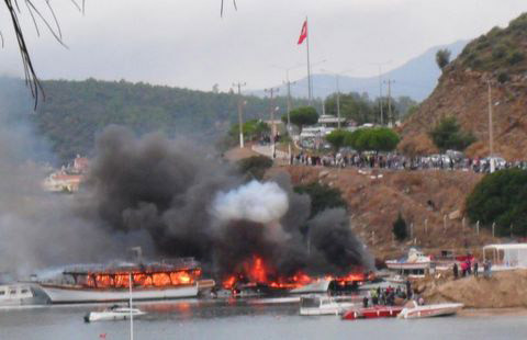 İzmir'de 19 tekne kül oldu - Resim: 4