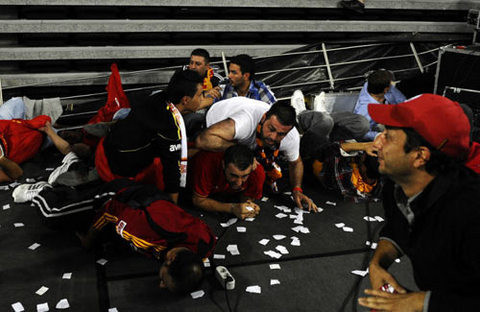 Olaylar çıktı, tribün çöktü! - Resim: 4