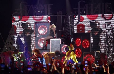 Seksi şovu ile sahnede nefes kesti! - Resim: 3