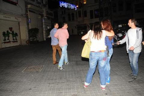 Mine Çayıroğlu sarhoş oldu, dağıttı - Resim: 1