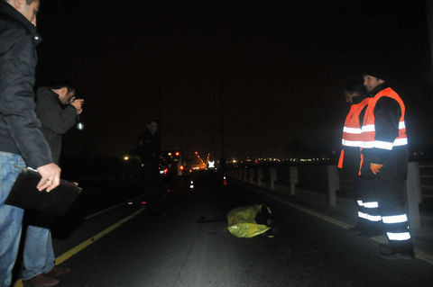 Metrobüs yolunda feci kaza! - Resim: 4