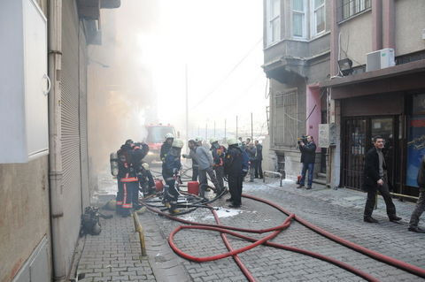 Taksim'de korkutan yangın - Resim: 3