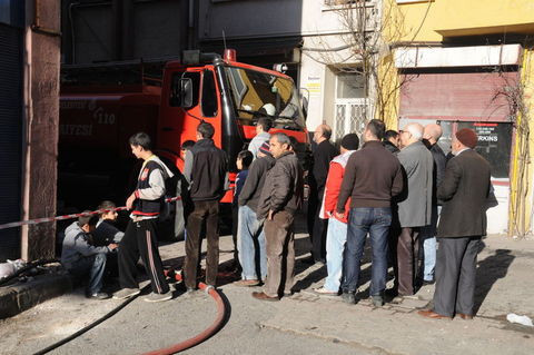 Taksim'de korkutan yangın - Resim: 4