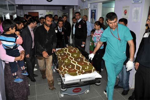 Çöken kerpiç ev bir aileye mezar oldu - Resim: 3