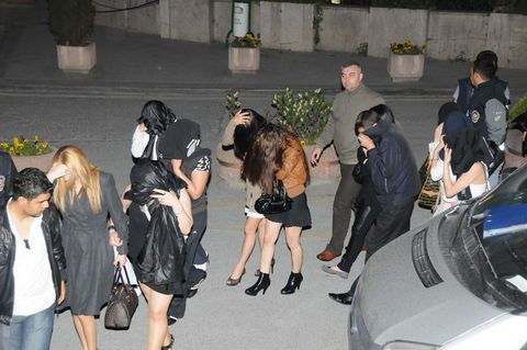 Böyle fuhuş baskını görülmedi - Resim: 2