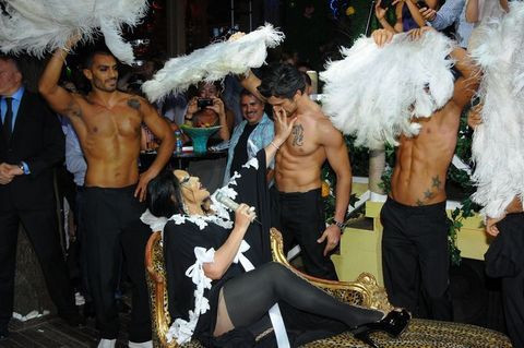 Diva'dan derin bacak dekoltesi! - Resim: 4