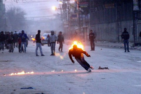 Molotofçu kendini yaktı - Resim: 2