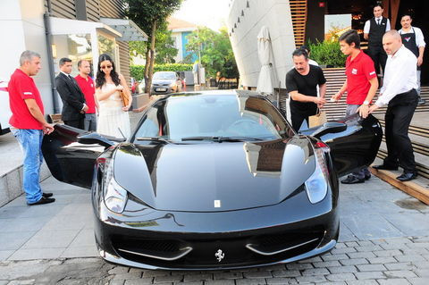 Cem Yılmaz'ın Ferrari'sindeki şifre - Resim: 2