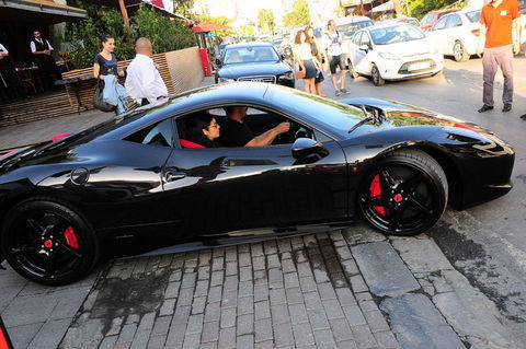 Cem Yılmaz'ın Ferrari'sindeki şifre - Resim: 3