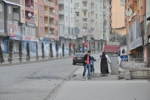 Hakkari sokakları savaş alanına döndü - Resim: 3