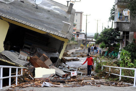 Rize'de sel felaketi - Resim: 3