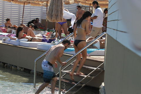 Genç aşıklar deniz sezonunu açtı - Resim: 1