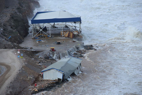 Baraj kapağı patladı - Resim: 2