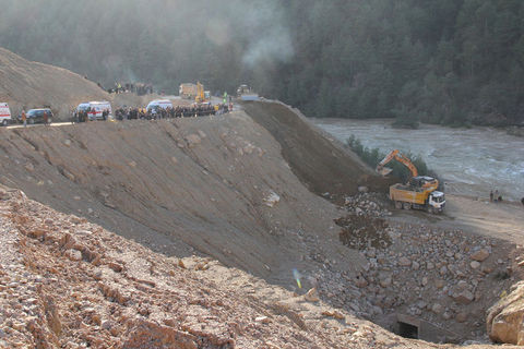 Baraj kapağı patladı - Resim: 3