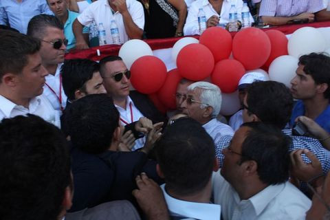 Bahçeli'nin gözü önünde vekil dövdüler - Resim: 2