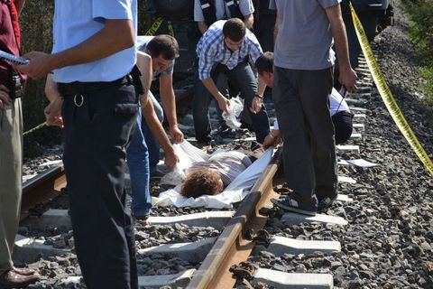 Eşini öldürüp tren raylarına attı - Resim: 1