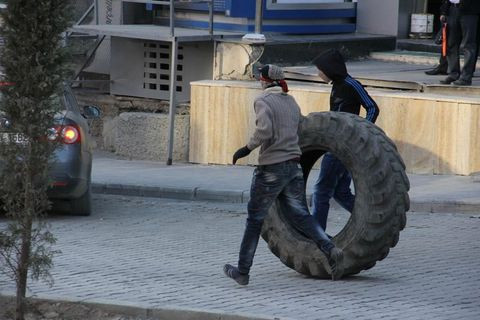 Hakkari sokakları savaş alanına döndü - Resim: 2