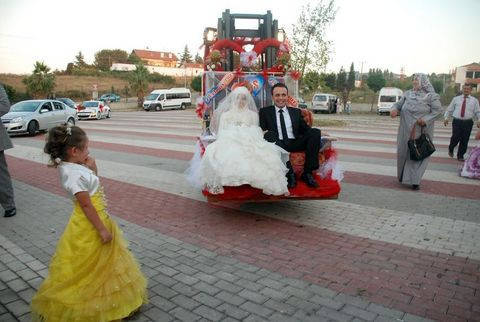 Gelin-damat ölümü hiçe saydı! - Resim: 1