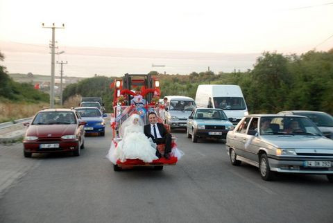 Gelin-damat ölümü hiçe saydı! - Resim: 2