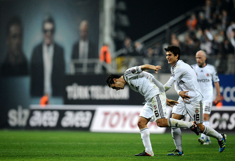 Kara Kartal'ın zirve uçuşu - Resim: 1