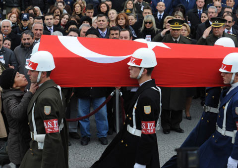 Şehit anasının feryatları yürekleri dağladı - Resim: 2