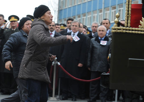 Şehit anasının feryatları yürekleri dağladı - Resim: 3
