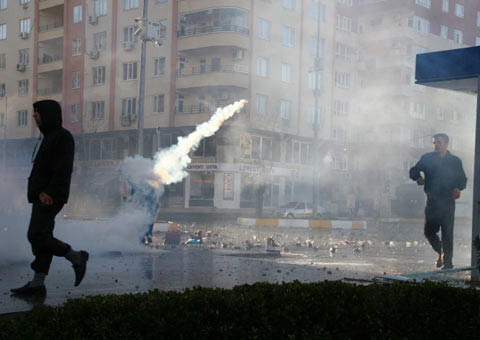 Diyarbakır'da BDP'lilere polis müdahalesi  - Resim: 4