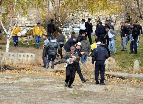 Herkesin gözü önünde kendini vurdu - Resim: 3