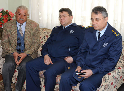 Hakkari'de şehit evlerine ateş düştü - Resim: 2