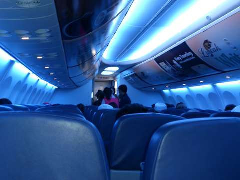 Ağzınız açık alacak uçağın içerisinde battaniyenin altında... - Resim: 3