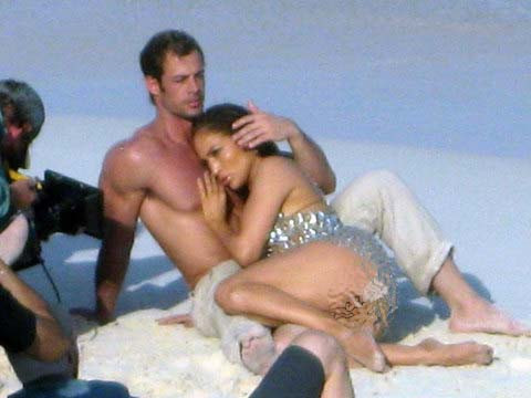 Ünlü yıldızın seksi klibi kriz yarattı - Resim: 1