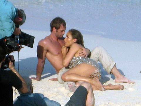 Ünlü yıldızın seksi klibi kriz yarattı - Resim: 2