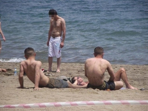 Plaj magandaları yine iş başında - Resim: 3