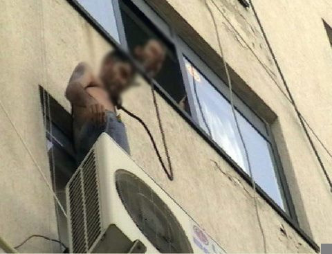 Polisten kaçmak için saklandı ama... - Resim: 1