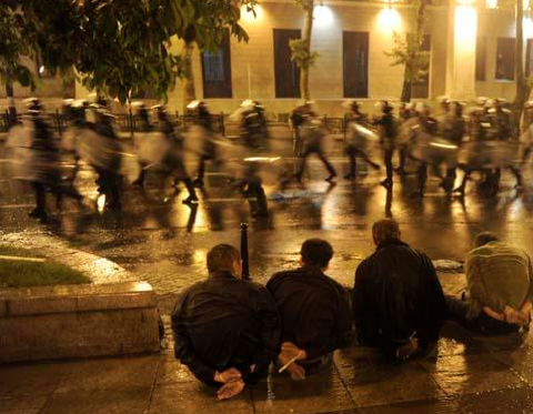 Gürcistan kan ve kaosa teslim - Resim: 4