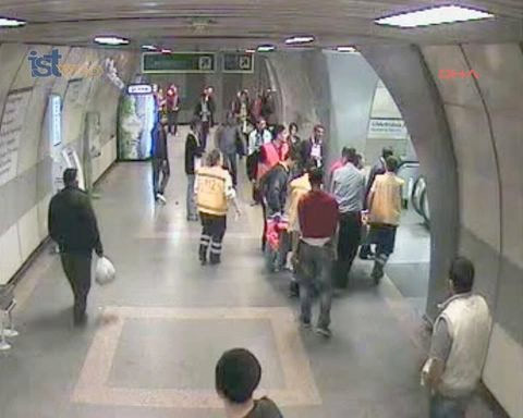 Metroda dehşet anları - Resim: 2