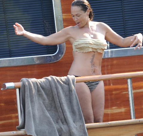 Hülya Avşar'dan 'selülitim yok' pozu - Resim: 1