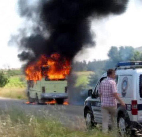 Cehennem ateşine minibüste yakalandılar - Resim: 3