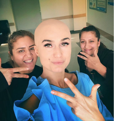 Tuğba Özay kanser mi oldu hastaneden paylaştı tek tel saçı kalmamış - Resim: 2