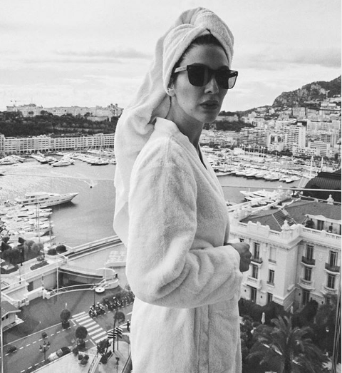 Bergüzar Korel bornozuyla paylaştı takipçileri adeta isyan etti - Resim: 2