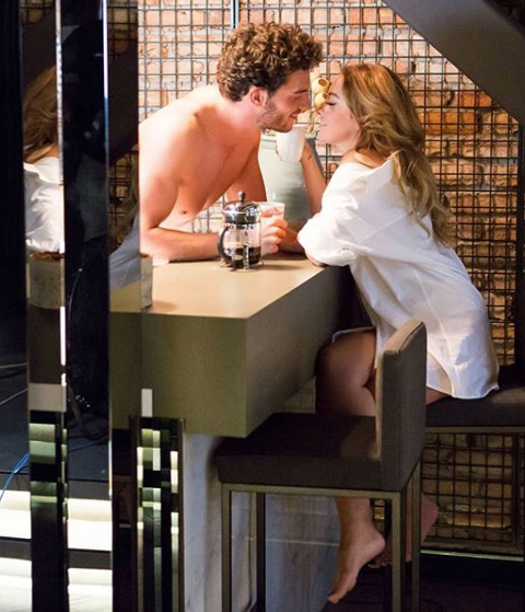 Hadise'nin dekolteli yatak pozu sosyal medyayı salladı - Resim: 4