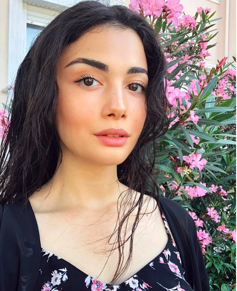 Özge Yağız kimdir Yemin'in Reyhan'ı güzelliği ile TT oldu - Resim: 1