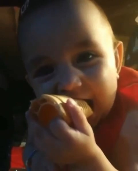 Bursa'da dondurmacı önünde bebeğini unuttu! O anne diğer kadınlardan tepki aldı - Resim: 1